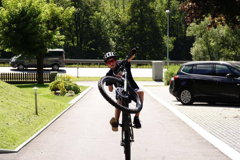 ...Andreas.....mit dem E-Bike......