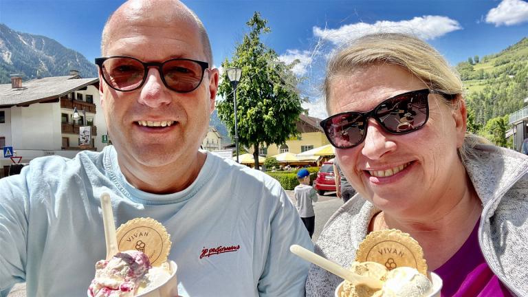 Jörg und Silke beim Eis testen..............