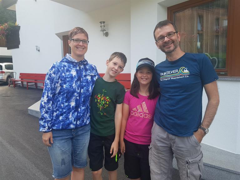 ....Familie Liebold Loritta und Frank mit Paula und Felix wieder eine Wandernadel erwandert.....