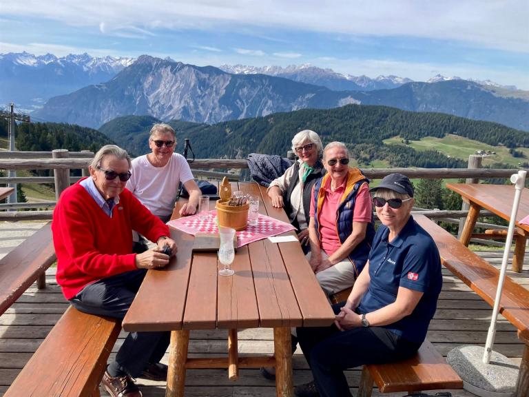 ....Irene, Heidi, Eveline, Achim und Walter....in Hochoetz....