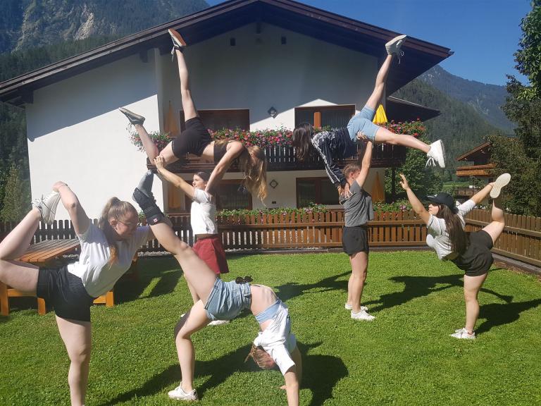 .....Gruppe Bürk ...perfekte Turnerinnen......
