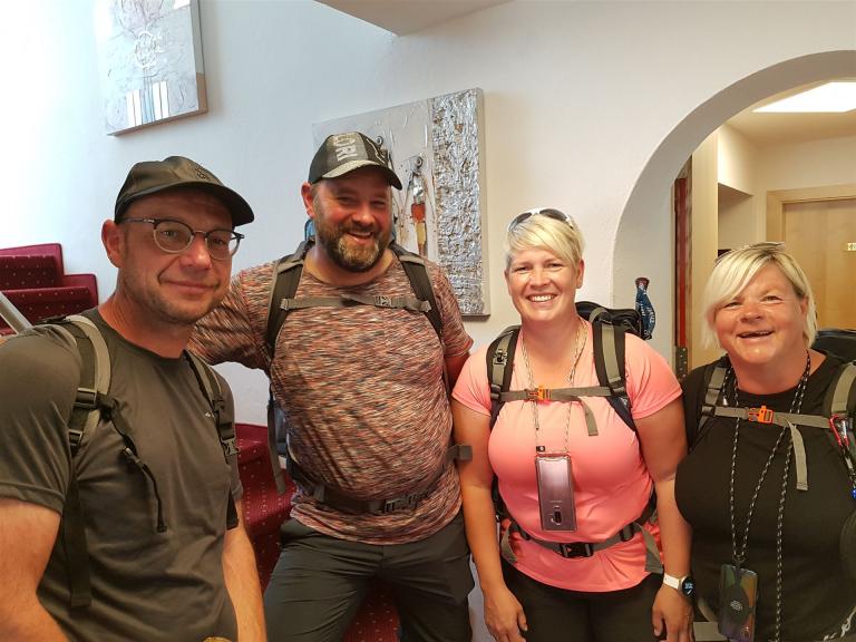 Familie Reins+Tallen, nach der Bergtour .........