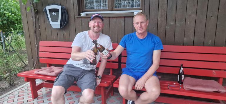 ...Sven und Werner mit Isogetränk.....gemütlicher Sommerabend..!!!