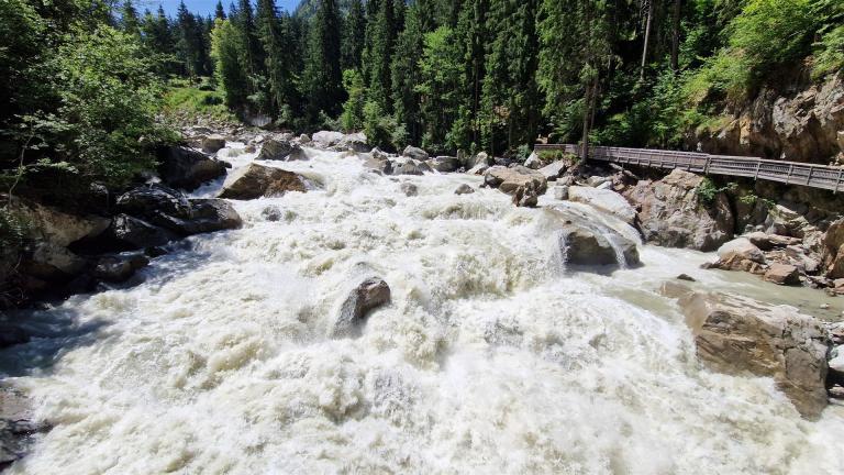 ......viel Wasser bei der Wellerbrücke.....Oetz
