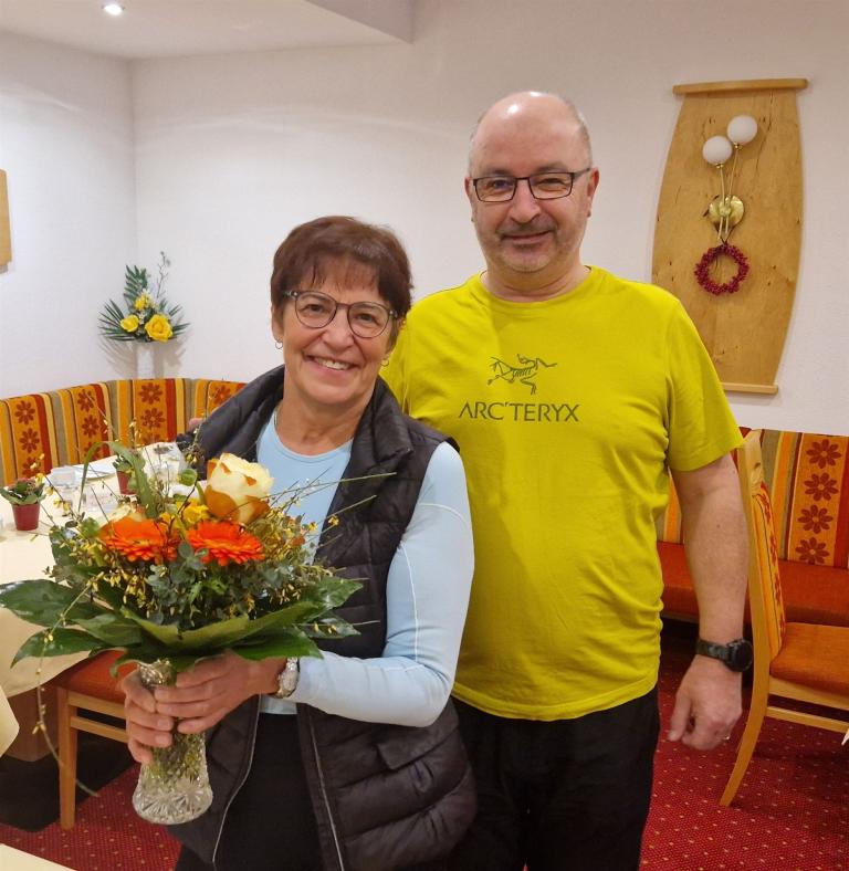 ....Juliane hat Geburtstag...mit Blumen und Sekt