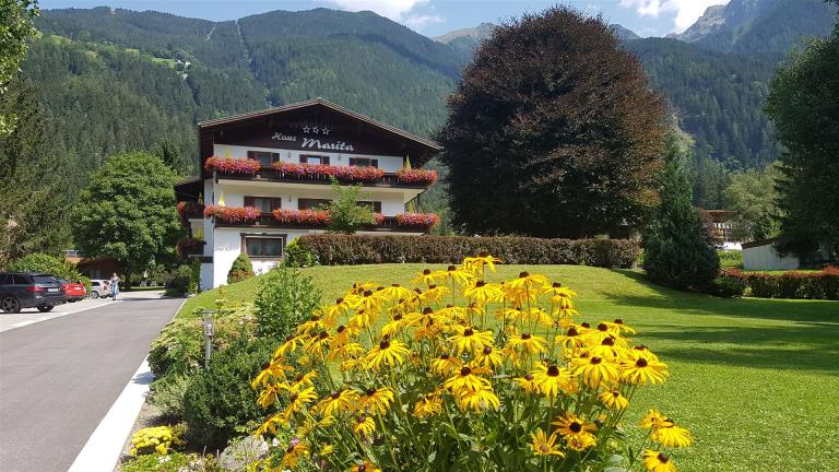 Oetz_Haus Marita_Gartenanlage_1