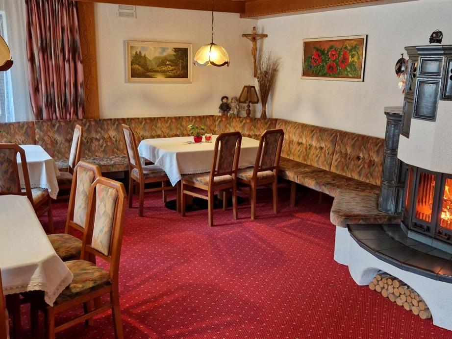 Zimmer_Ferienwohnung_Oetz_Aufenthaltsraum_1